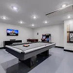 Beautiful Home, Centrally Located To Parks With Pool