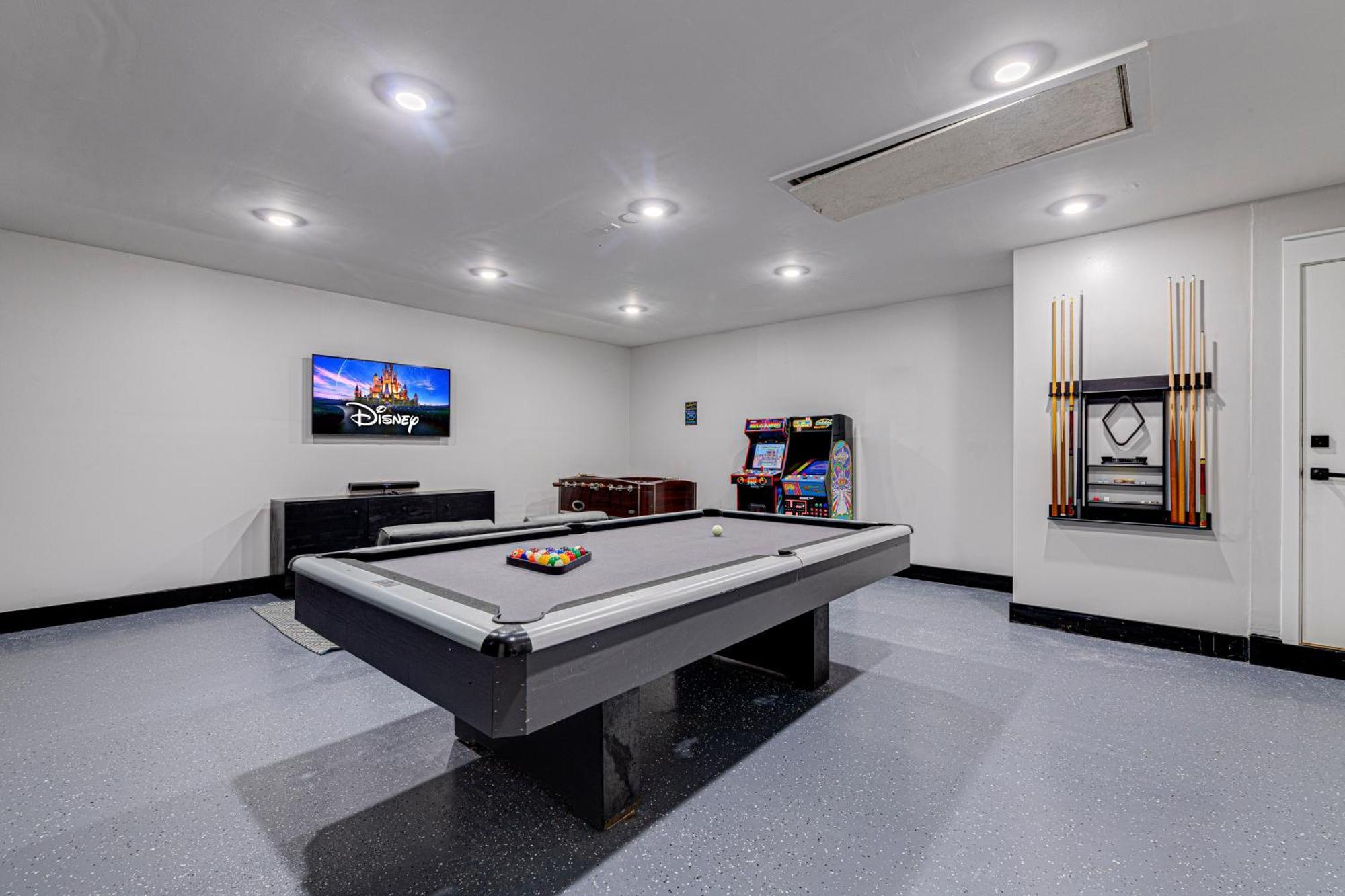 Beautiful Home, Centrally Located To Parks With Pool * Orlando
