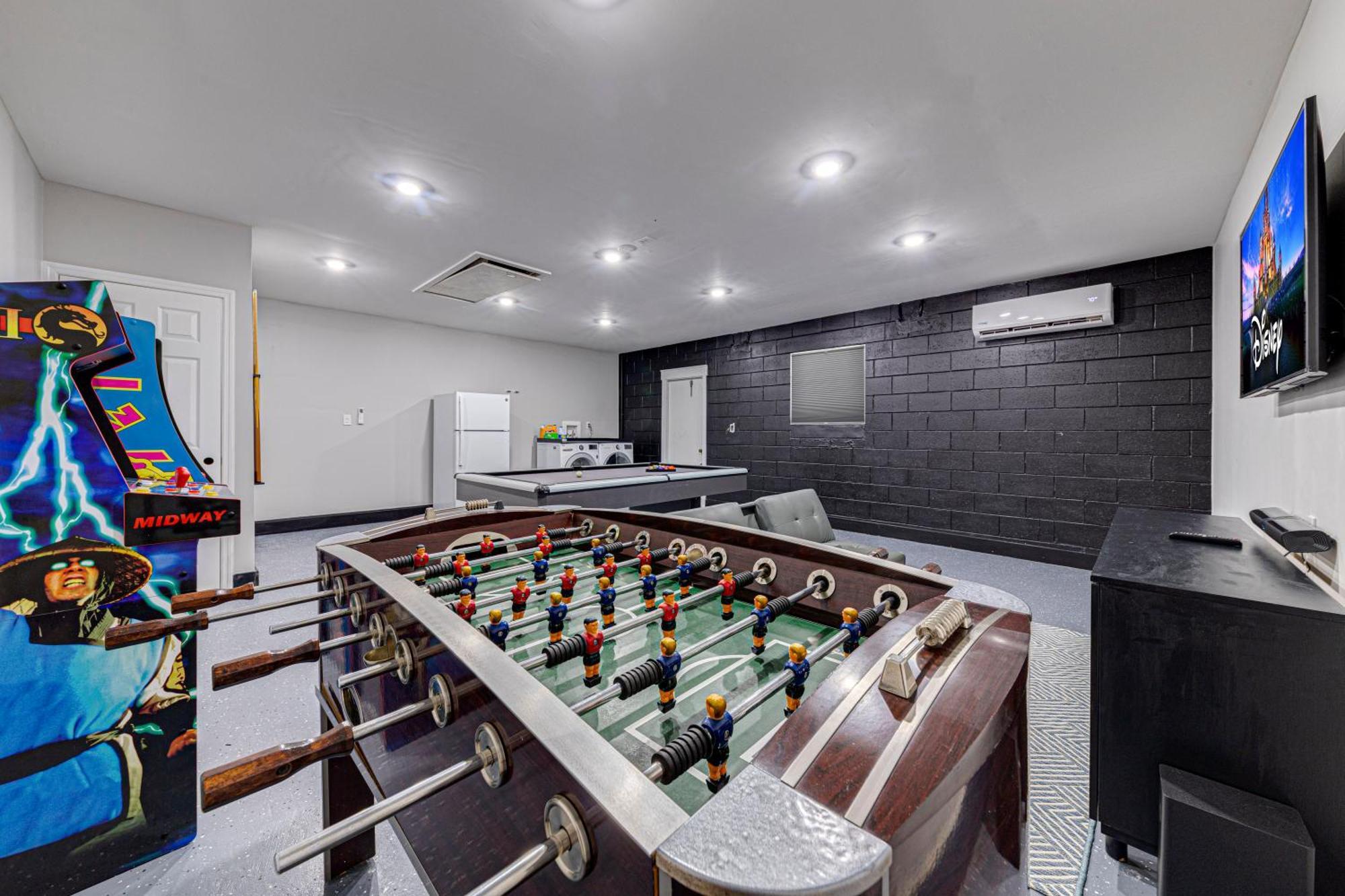 Beautiful Home, Centrally Located To Parks With Pool *