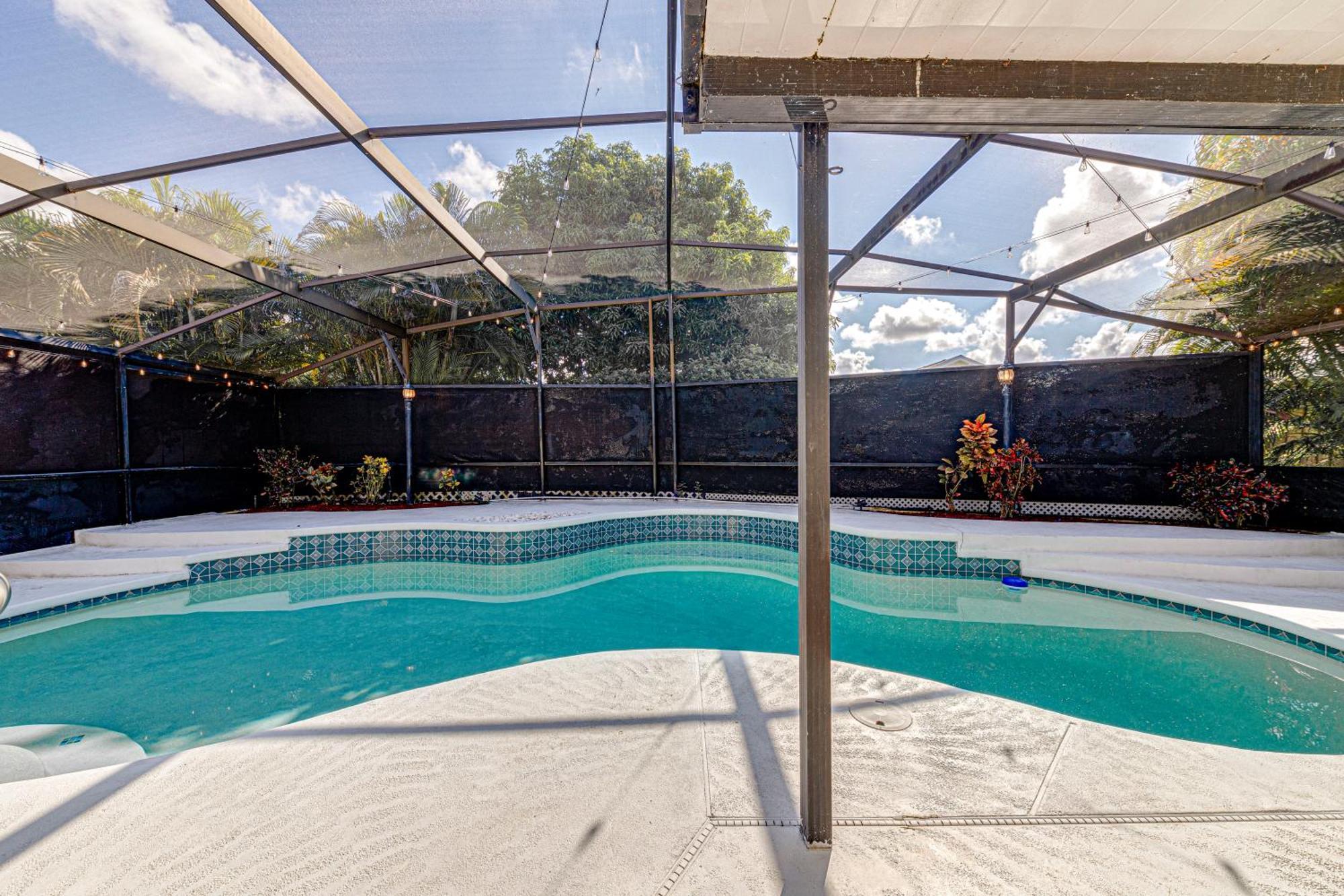 Holiday home Beautiful Home, Centrally Located To Parks With Pool *