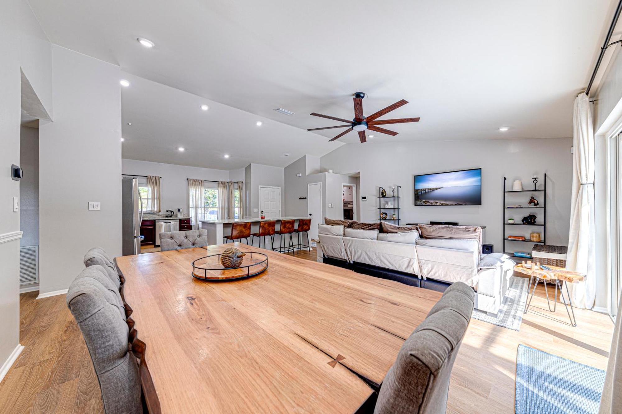 Beautiful Home, Centrally Located To Parks With Pool Holiday home Orlando
