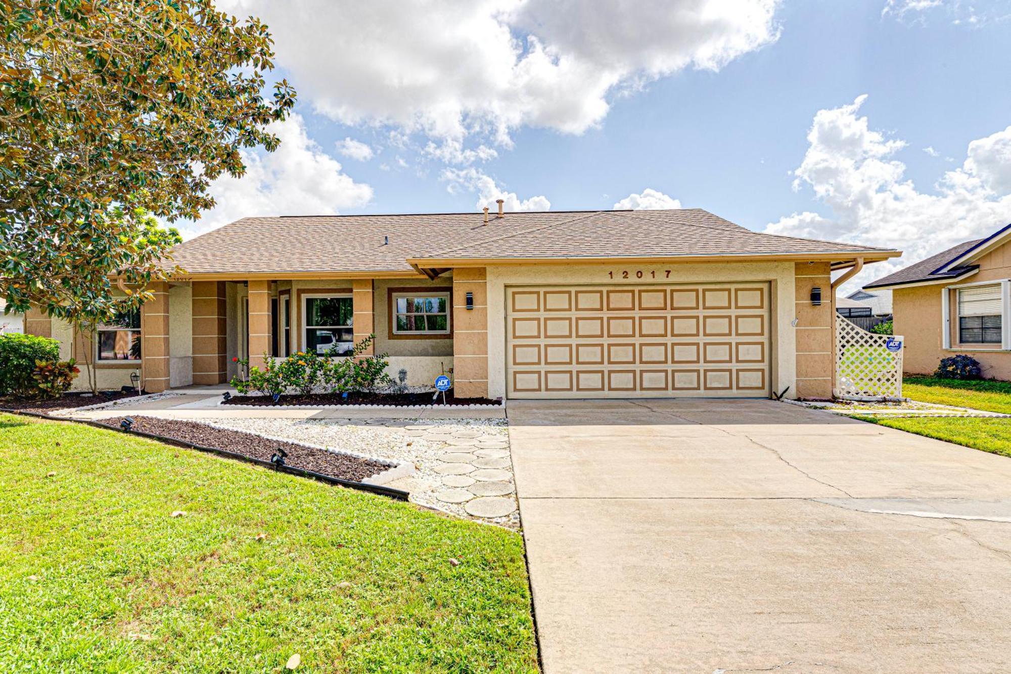 Holiday home Beautiful Home, Centrally Located To Parks With Pool