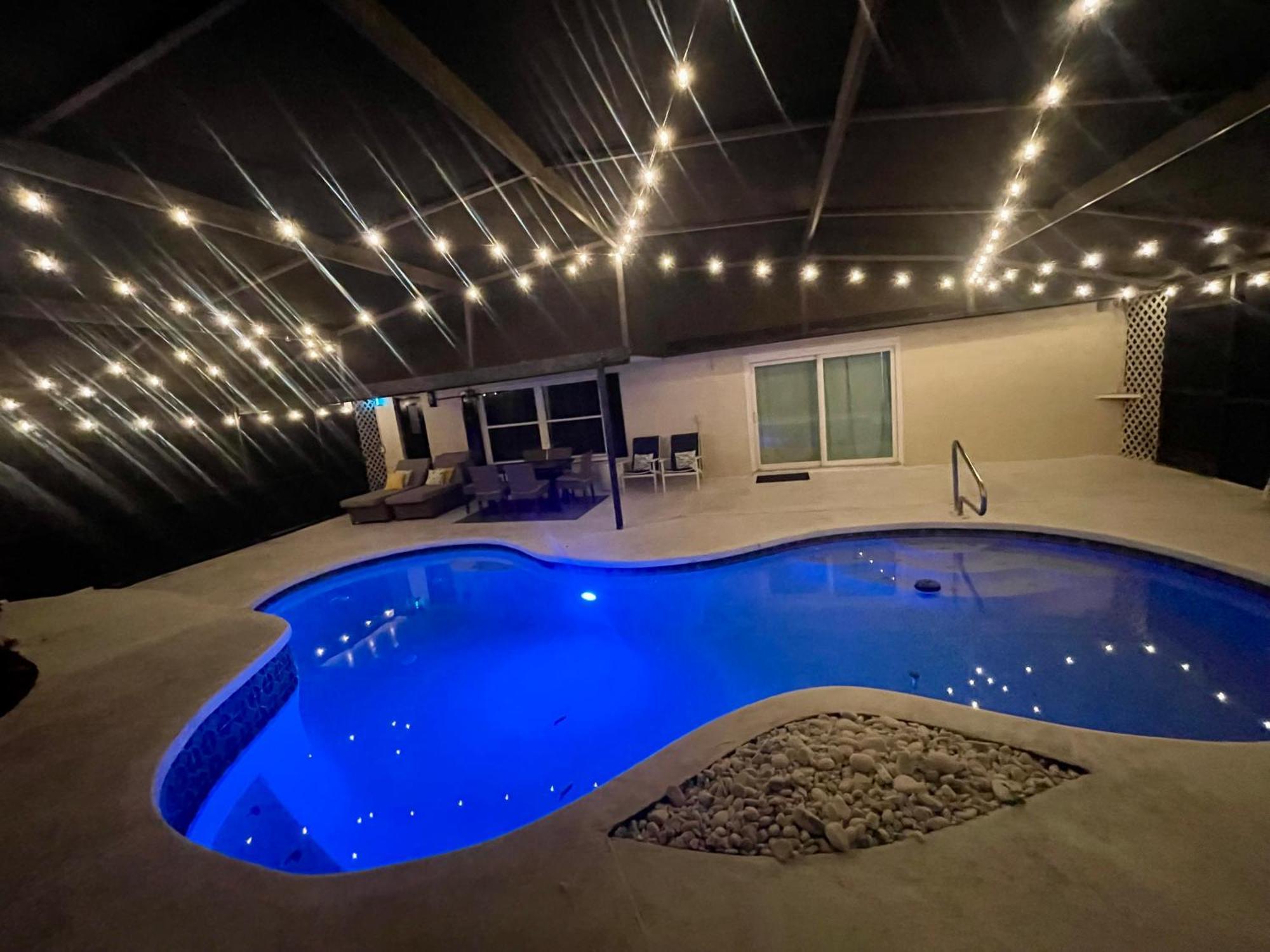 Holiday home Beautiful Home, Centrally Located To Parks With Pool *